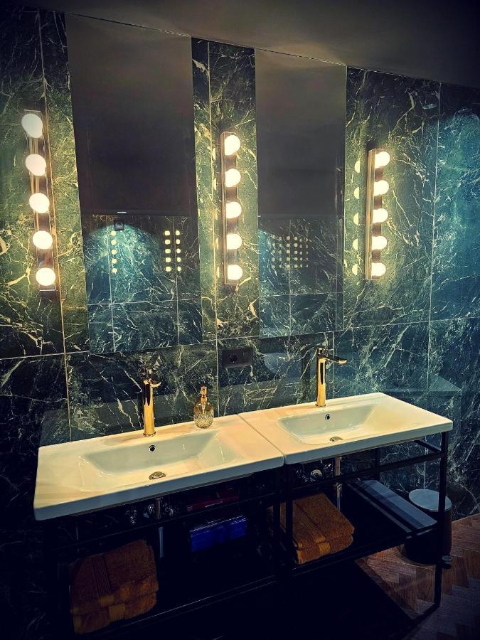 Booza 69 Luxury Rooms สปลิท ภายนอก รูปภาพ