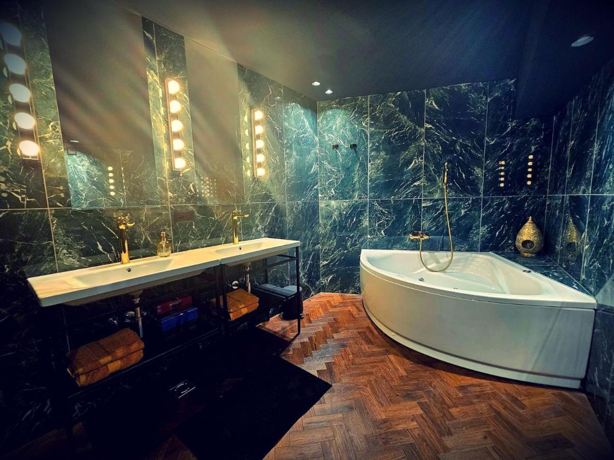 Booza 69 Luxury Rooms สปลิท ภายนอก รูปภาพ